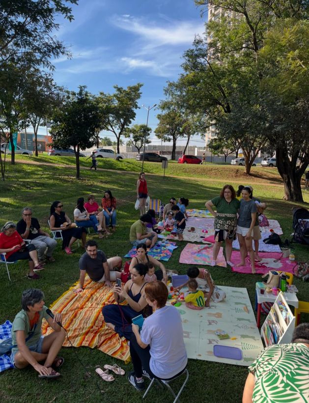O Clube de Leitura ocupa o parque